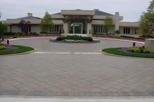 Brick paver circle driveway